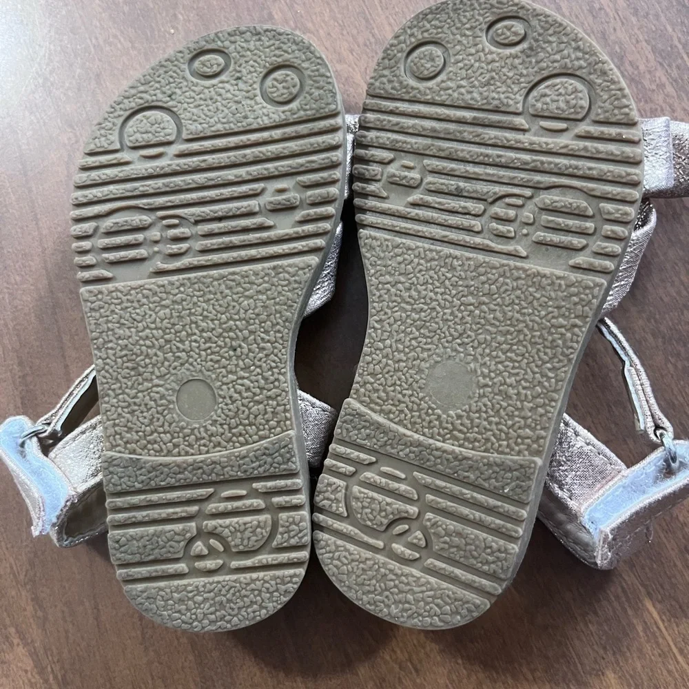 Girls sandals golden shimmer size 6 US toddler girls Easter Holiday